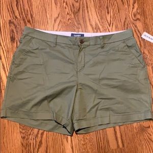 NWT hunter green shorts